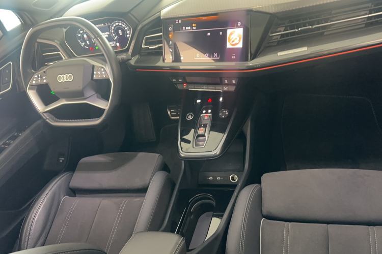 Used Audi Q4 e-tron 2022 50 e-tron quattro Visionary Edition Interior 2