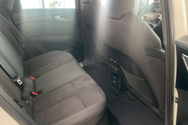 Used Audi Q4 e-tron 2022 50 e-tron quattro Visionary Edition Interior 3