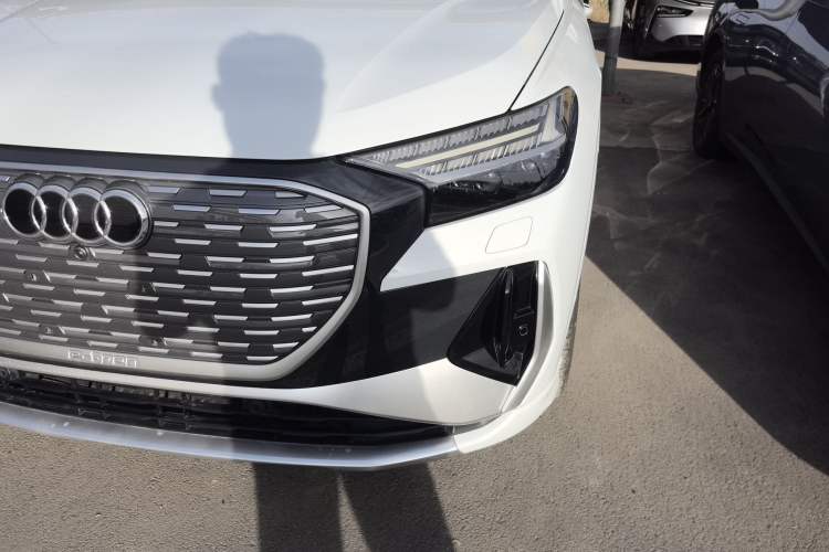 Used Audi Q4 e-tron 2022 50 e-tron quattro Creation Edition Left Front Headlight