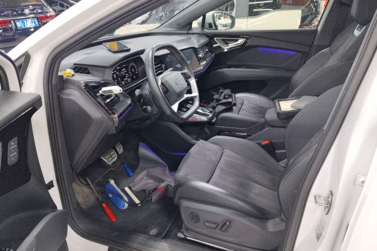 Used Audi Q4 e-tron 2022 50 e-tron quattro Visionary Edition Left Front Seat