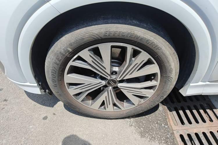 Used Audi Q4 e-tron 2022 40 e-tron Adventure Edition Left Front Wheel Hub