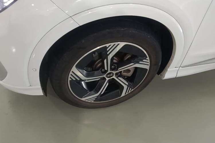 Used Audi Q4 e-tron 2022 40 e-tron First Edition Left Front Wheel Hub