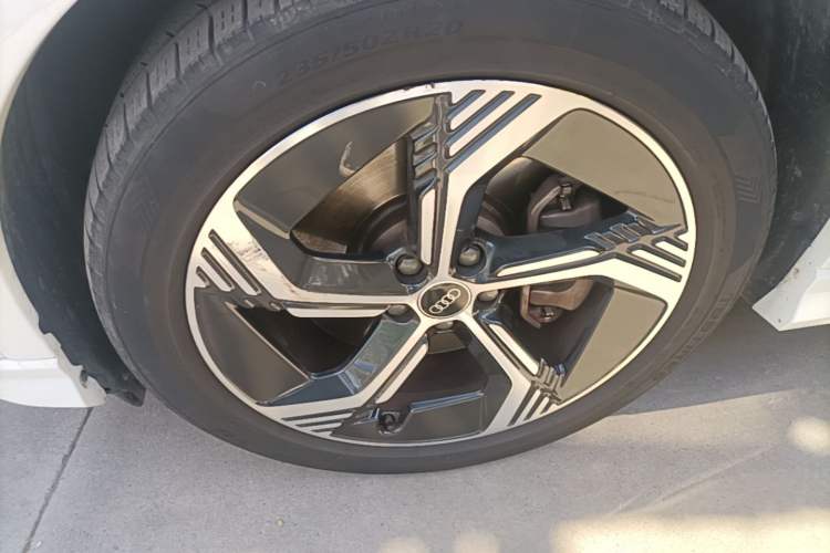 Used Audi Q4 e-tron 2022 40 e-tron Boundary Edition Left Front Wheel Hub