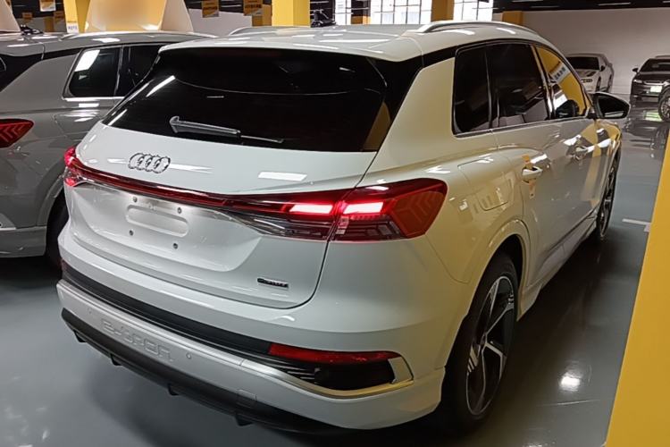 Used Audi Q4 e-tron 2022 50 e-tron quattro Visionary Edition Rear Right 45 Deg