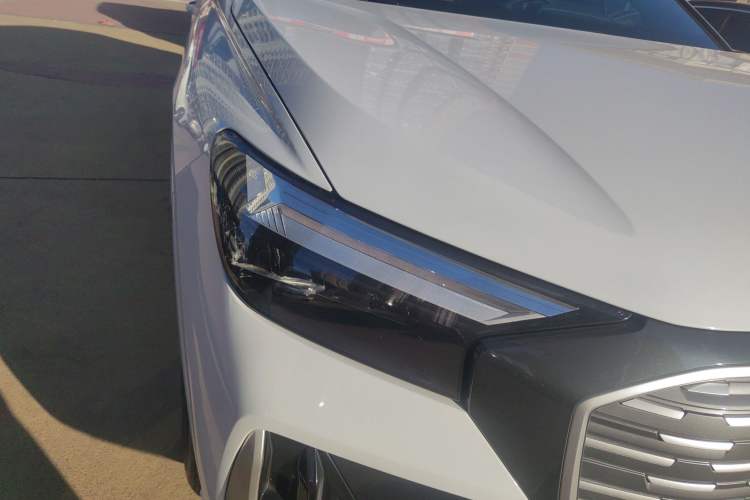 Used Audi Q4 e-tron 2022 50 e-tron quattro Visionary Edition Right Front Headlight