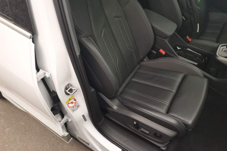 Used Audi Q4 e-tron 2022 40 e-tron Adventure Edition Right Front Seat