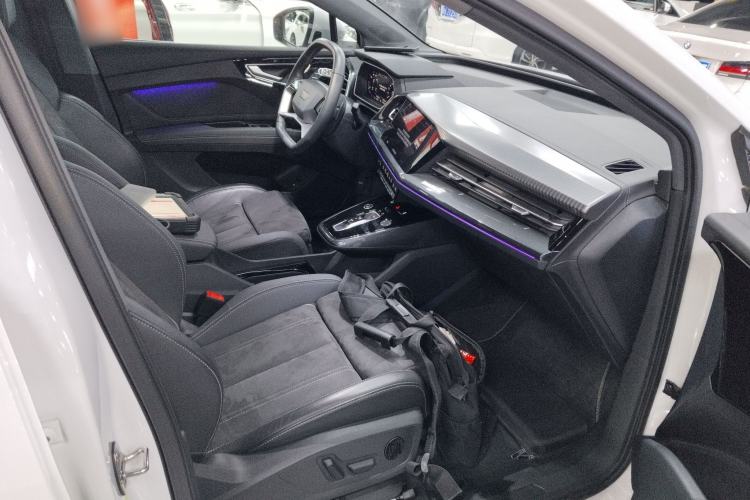 Used Audi Q4 e-tron 2022 50 e-tron quattro Visionary Edition Right Front Seat