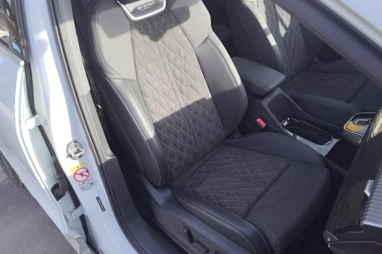 Used Audi Q4 e-tron 2022 50 e-tron quattro Creation Edition Right Front Seat