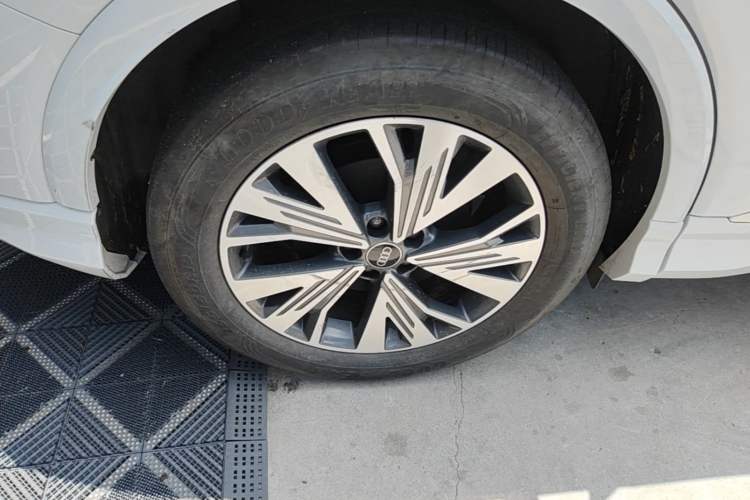 Used Audi Q4 e-tron 2022 40 e-tron Adventure Edition Right Rear Wheel Hub