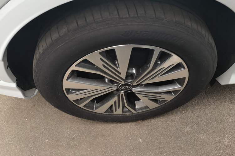 Used Audi Q4 e-tron 2022 40 e-tron Adventure Edition Right Rear Wheel Hub