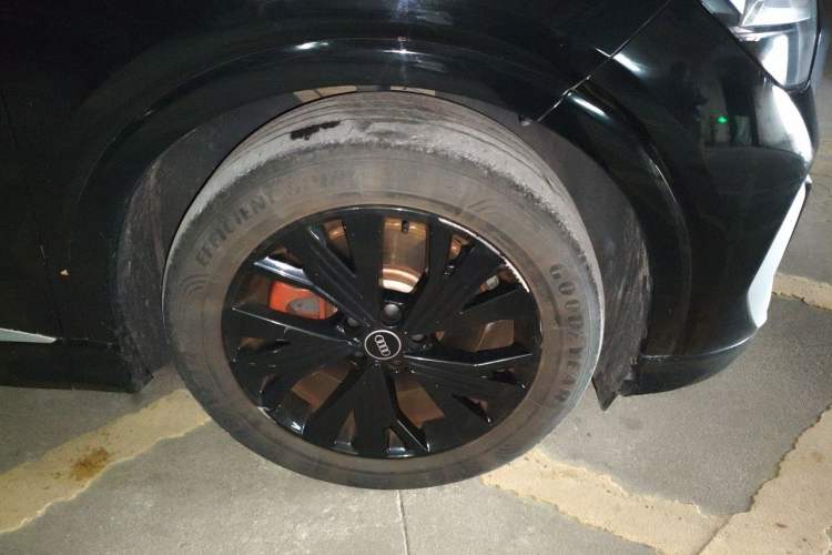 Used Audi Q4 e-tron 2023 40 e-tron Adventure Edition Right Front Wheel Hub
