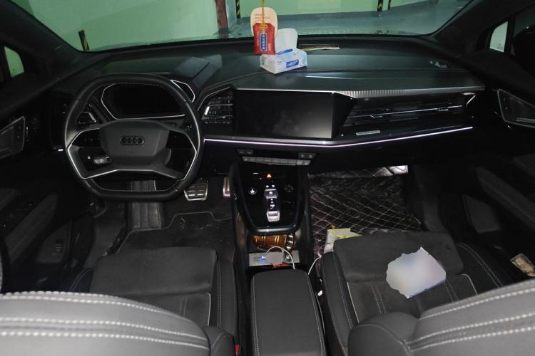 Used Audi Q4 e-tron 2023 40 e-tron Creation Edition Midnight Center Console
