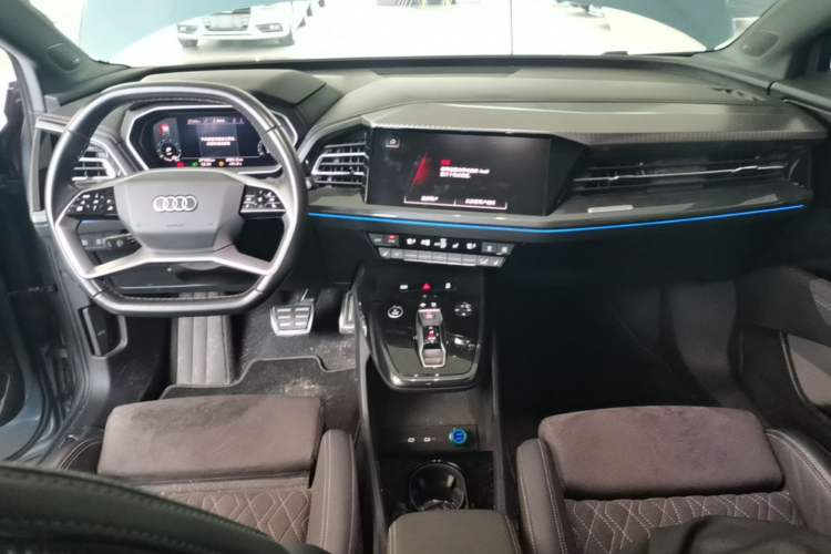 Used Audi Q4 e-tron 2023 50 e-tron quattro Creation Edition Center Console