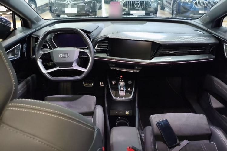 Used Audi Q4 e-tron 2023 40 e-tron Boundary Edition Center Console