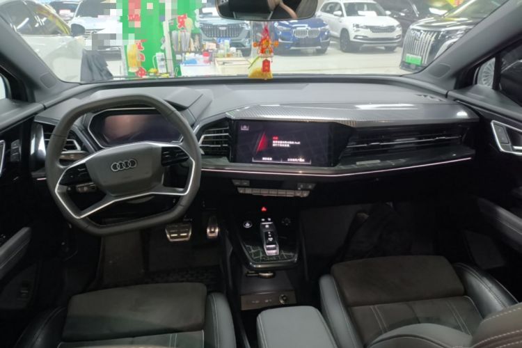 Used Audi Q4 e-tron 2023 40 e-tron Creation Edition Midnight Center Console