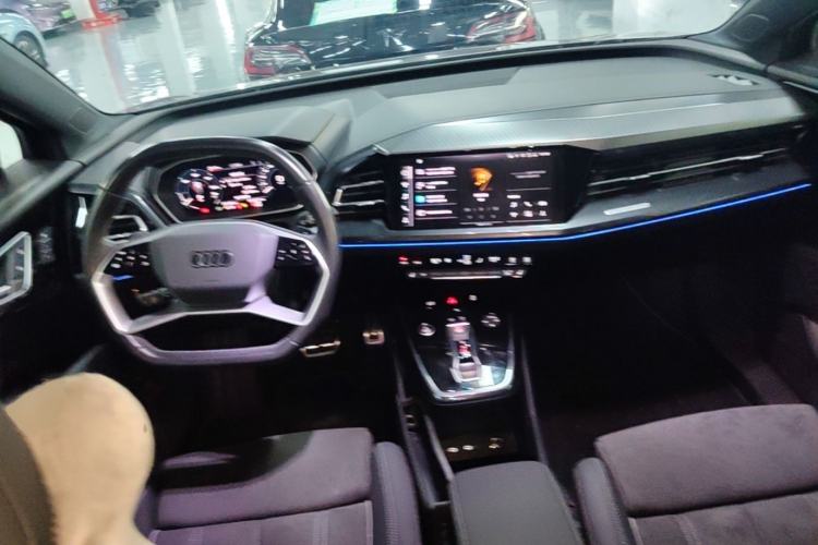 Used Audi Q4 e-tron 2023 40 e-tron Creation Edition Midnight Center Console