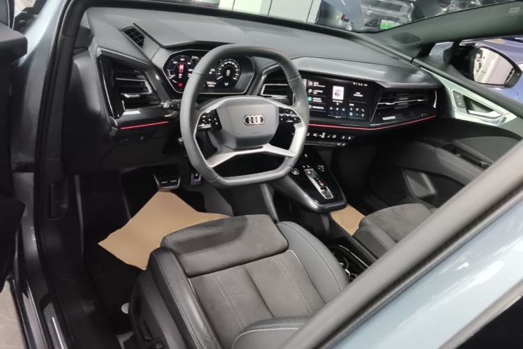Used Audi Q4 e-tron 2023 40 e-tron Creation Edition Midnight Center Console