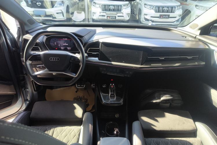 Used Audi Q4 e-tron 2023 50 e-tron quattro Creation Edition Center Console