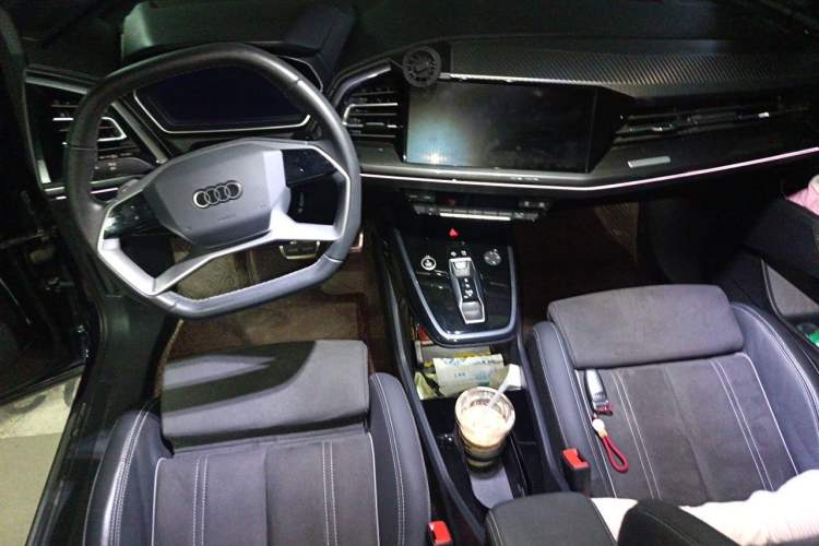 Used Audi Q4 e-tron 2023 50 e-tron quattro Visionary Edition Center Console