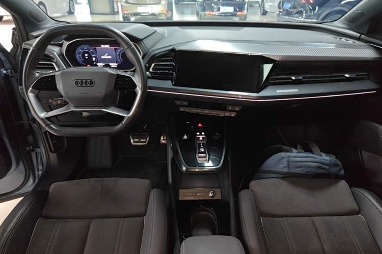 Used Audi Q4 e-tron 2023 40 e-tron Creation Edition Midnight Center Console