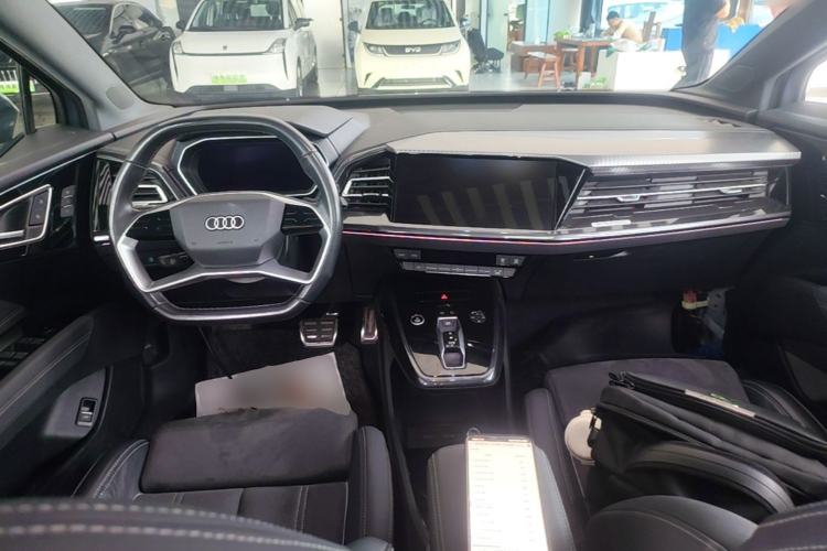 Used Audi Q4 e-tron 2023 50 e-tron quattro Visionary Edition Center Console
