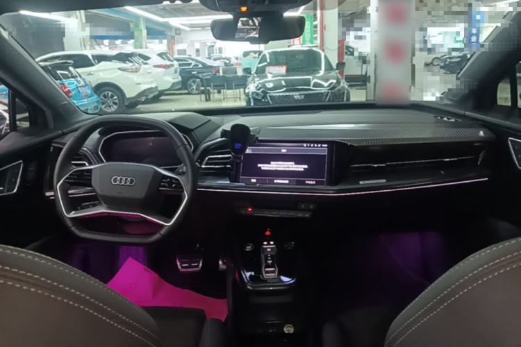 Used Audi Q4 e-tron 2023 40 e-tron Boundary Edition Center Console