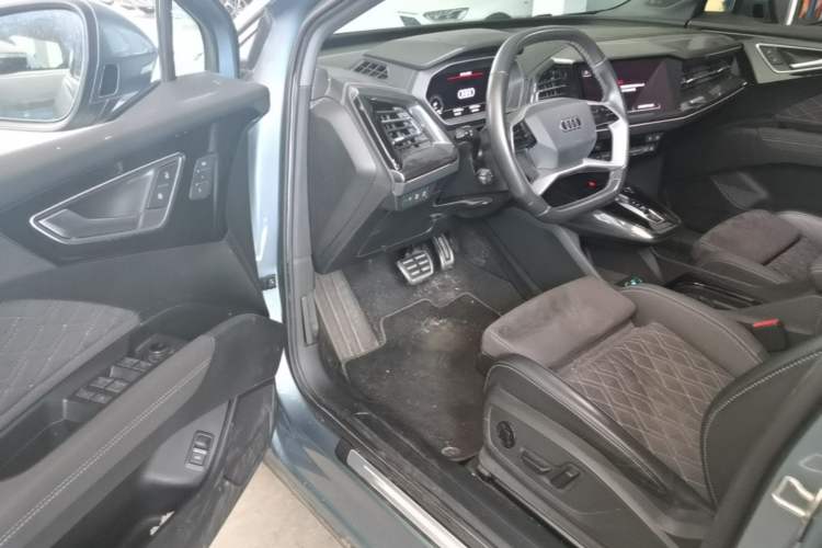 Used Audi Q4 e-tron 2023 50 e-tron quattro Creation Edition Driver Seat