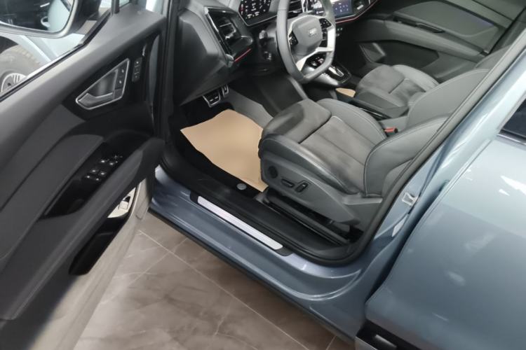 Used Audi Q4 e-tron 2023 40 e-tron Creation Edition Midnight Driver Seat