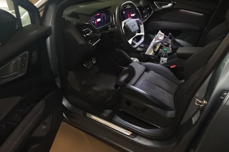 Used Audi Q4 e-tron 2023 40 e-tron Creation Edition Midnight Driver Seat