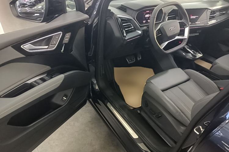 Used Audi Q4 e-tron 2023 40 e-tron Creation Edition Midnight Driver Seat