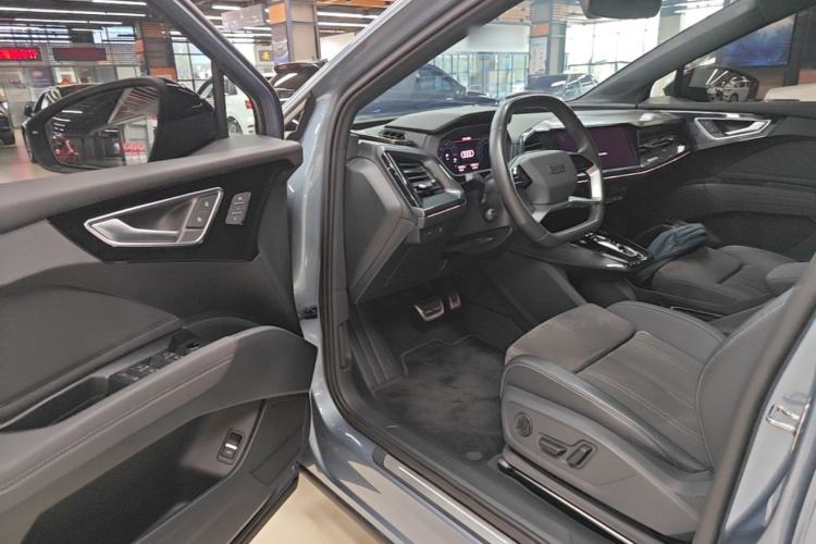 Used Audi Q4 e-tron 2023 40 e-tron Creation Edition Midnight Driver Seat