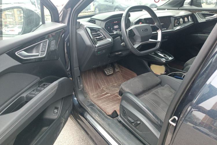 Used Audi Q4 e-tron 2023 40 e-tron Creation Edition Midnight Driver Seat