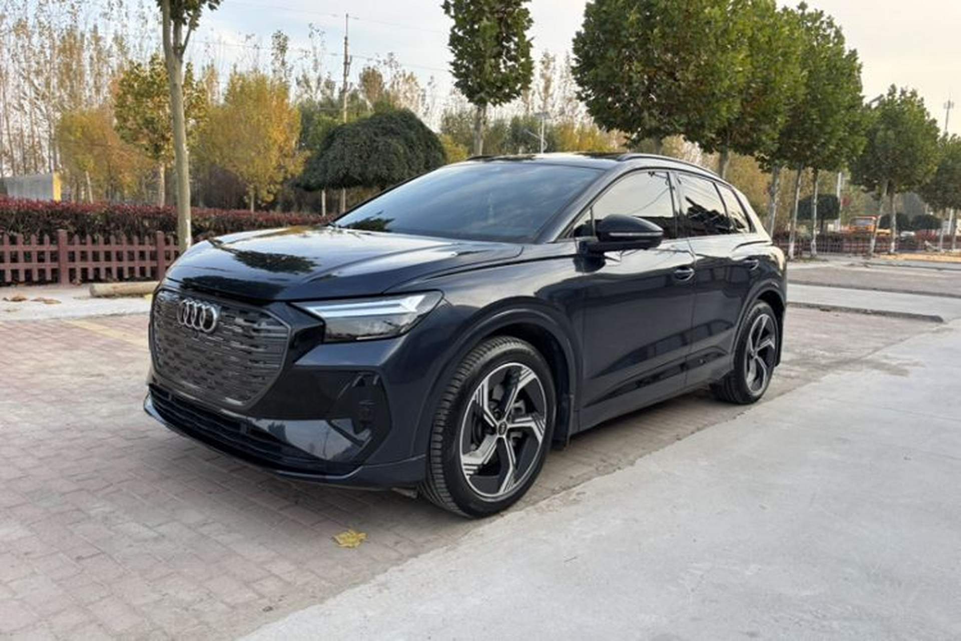 Used Audi Q4 e-tron 2023 40 e-tron Creation Edition Midnight Front Left 45 Deg