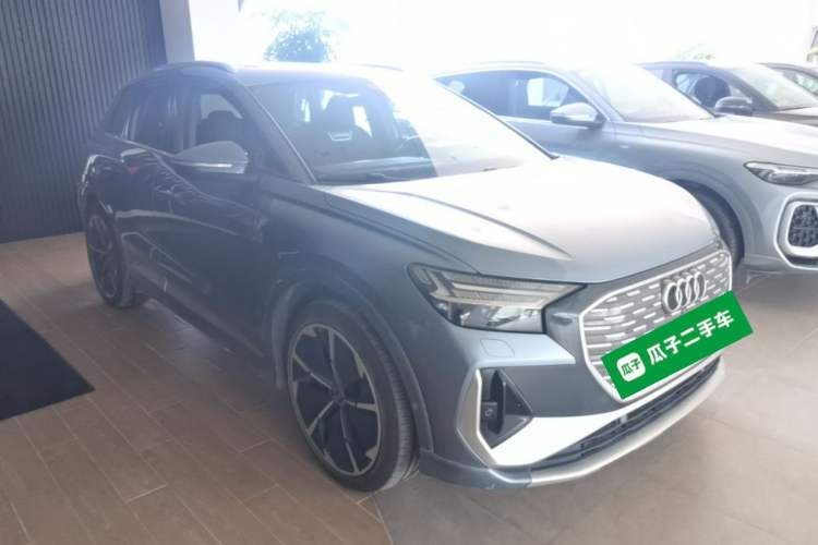 Used Audi Q4 e-tron 2023 50 e-tron quattro Creation Edition Front Right 45 Deg