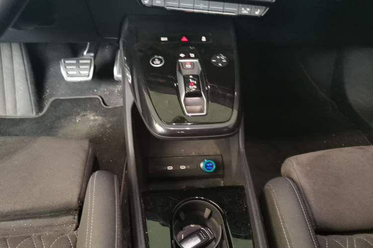Used Audi Q4 e-tron 2023 50 e-tron quattro Creation Edition Gear Lever
