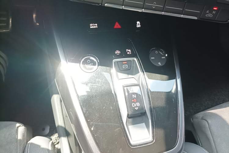 Used Audi Q4 e-tron 2023 50 e-tron quattro Visionary Edition Gear Lever