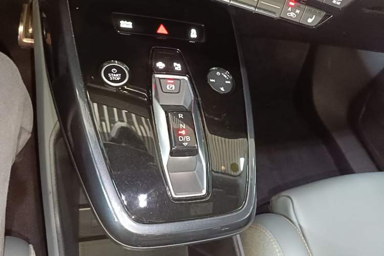 Used Audi Q4 e-tron 2023 40 e-tron Boundary Edition Gear Lever