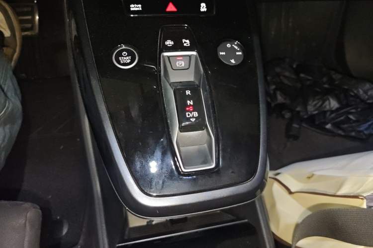 Used Audi Q4 e-tron 2023 40 e-tron Creation Edition Midnight Gear Lever