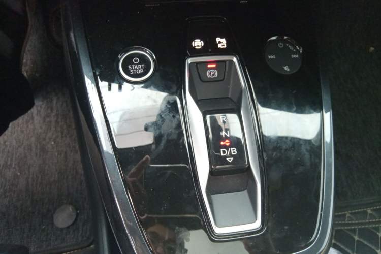 Used Audi Q4 e-tron 2023 40 e-tron Boundary Edition Gear Lever