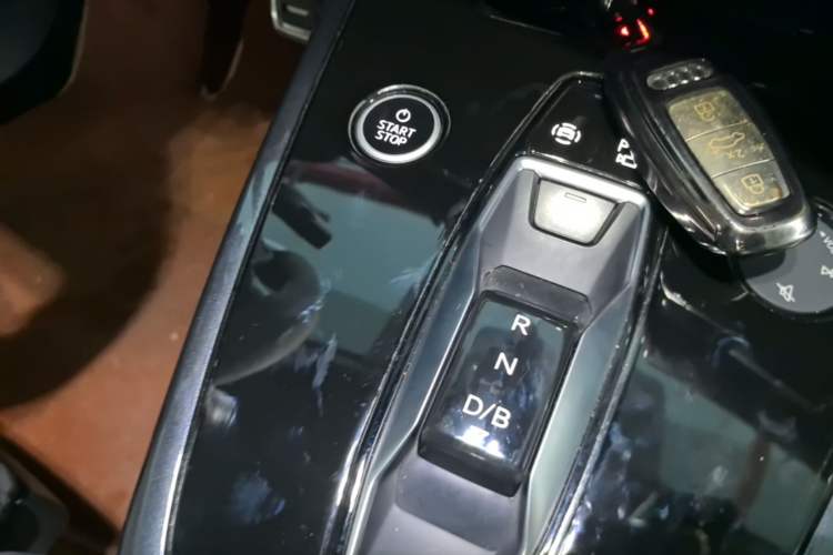 Used Audi Q4 e-tron 2023 40 e-tron Adventure Edition Gear Lever