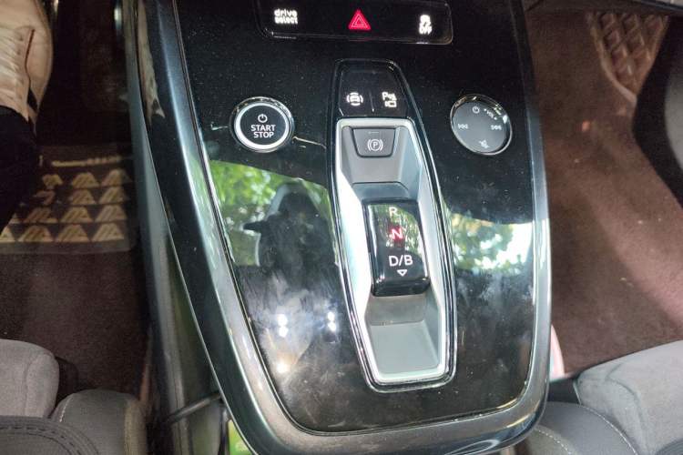 Used Audi Q4 e-tron 2023 40 e-tron Boundary Edition Gear Lever