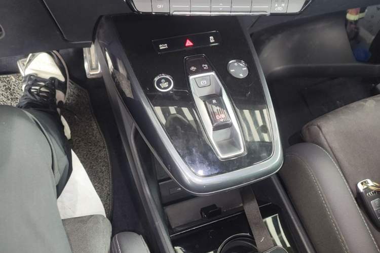 Used Audi Q4 e-tron 2023 50 e-tron quattro Visionary Edition Gear Lever