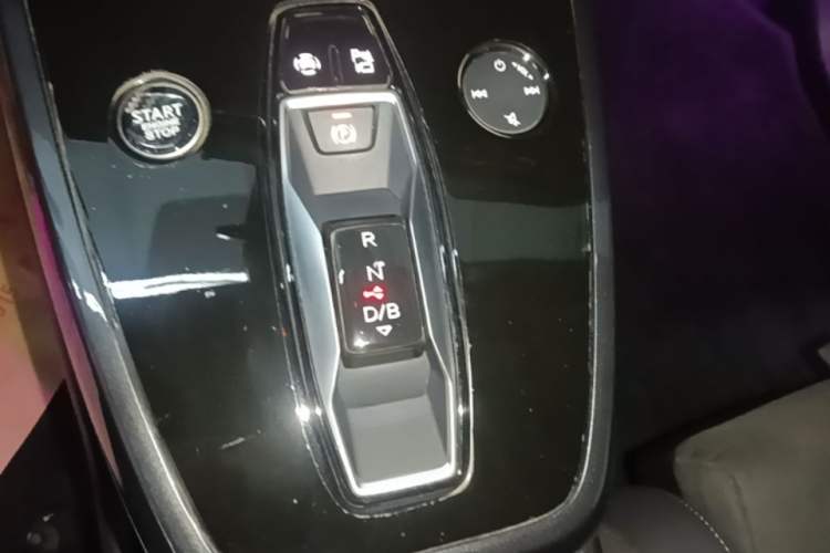 Used Audi Q4 e-tron 2023 40 e-tron Boundary Edition Gear Lever