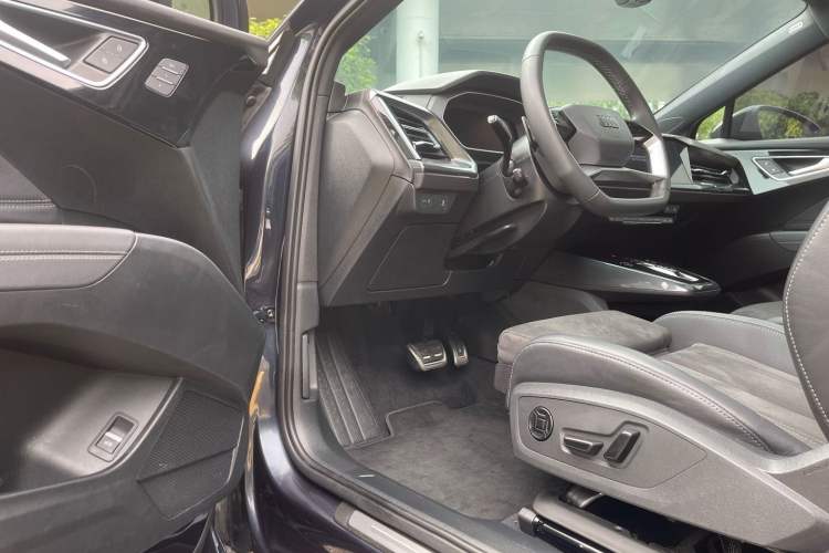 Used Audi Q4 e-tron 2023 40 e-tron Creation Edition Midnight Interior 1