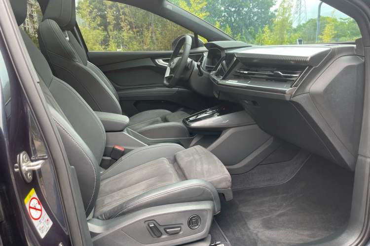 Used Audi Q4 e-tron 2023 40 e-tron Creation Edition Midnight Interior 2