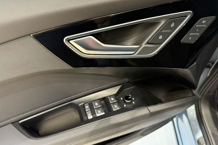 Used Audi Q4 e-tron 2023 40 e-tron Creation Edition Midnight Interior 2
