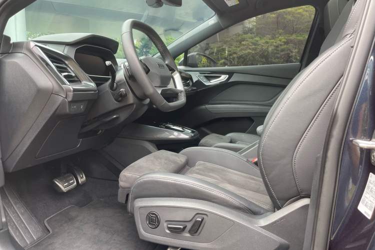 Used Audi Q4 e-tron 2023 40 e-tron Creation Edition Midnight Interior 4