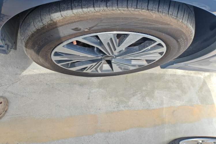 Used Audi Q4 e-tron 2023 40 e-tron Adventure Edition Left Front Wheel Hub