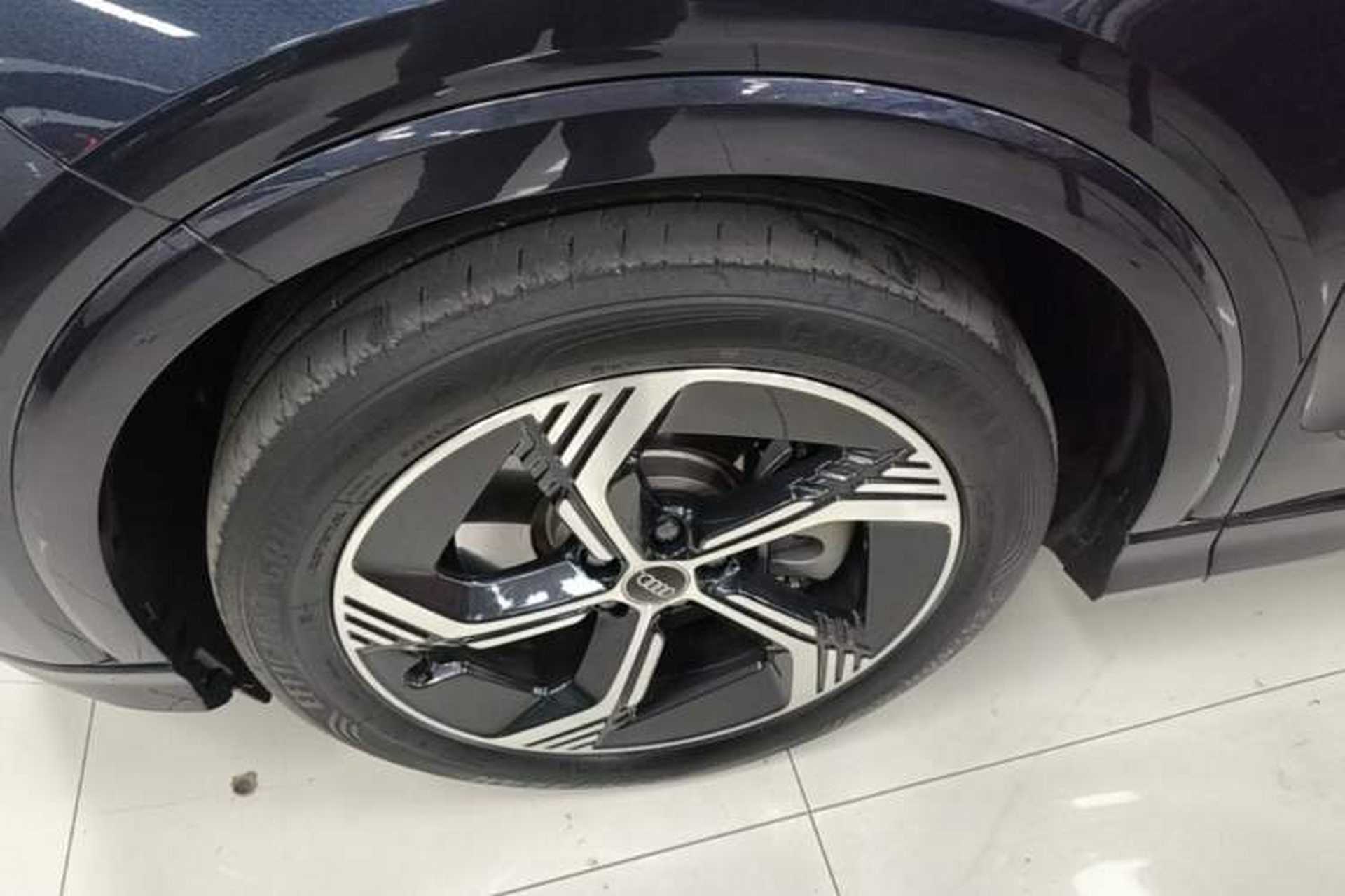 Used Audi Q4 e-tron 2023 40 e-tron Creation Edition Midnight Left Front Wheel Hub