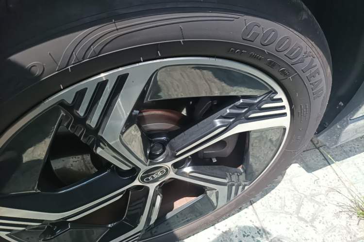 Used Audi Q4 e-tron 2023 50 e-tron quattro Visionary Edition Left Front Wheel Hub